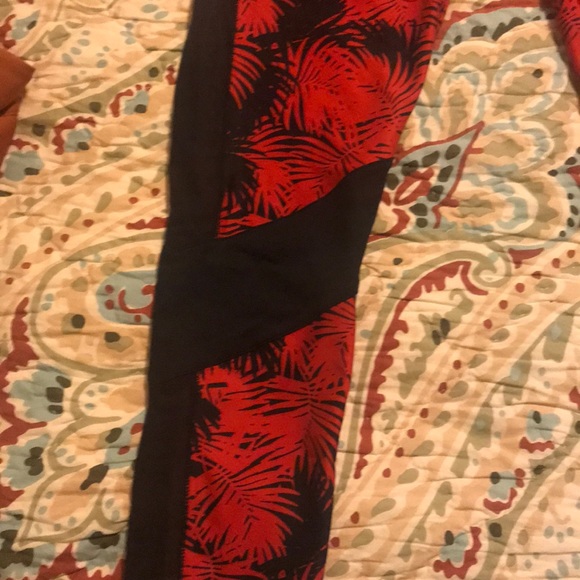 ❤️ M2(x)ist top and bottom sports bra leggings set - Picture 2 of 3